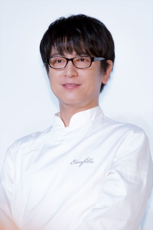 日曜劇場『グランメゾン東京』制作発表会見に登場した及川光博