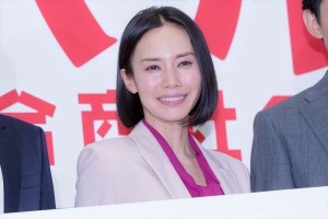 ドラマBiz『ハル ～総合商社の女～』記者発表会に登場した中谷美紀