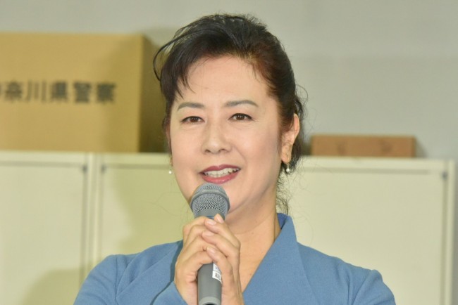 名取裕子 イケメン俳優たちに囲まれうっとり 目の栄養です 19年10月17日 エンタメ ニュース クランクイン