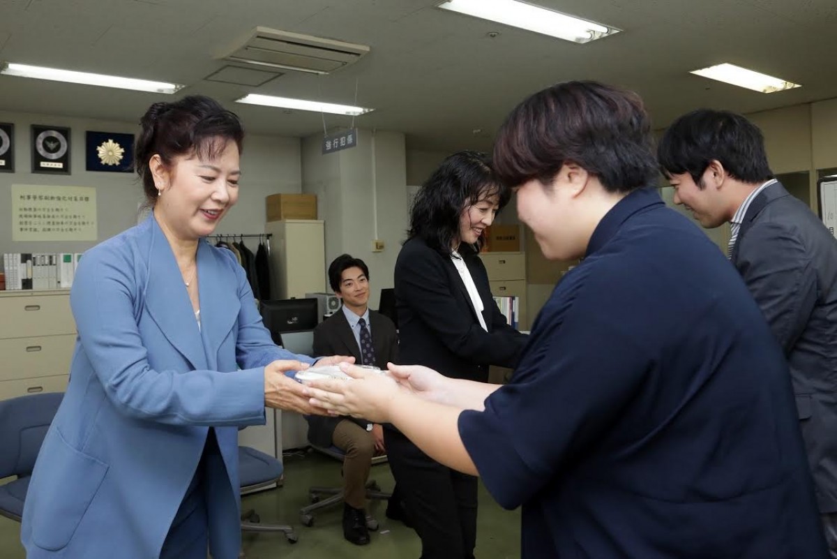 名取裕子、イケメン俳優たちに囲まれうっとり「目の栄養です」