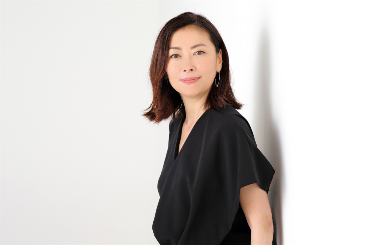 中山美穂 「いまは鏡も見ない」 格好つけたがりの自分からの脱却