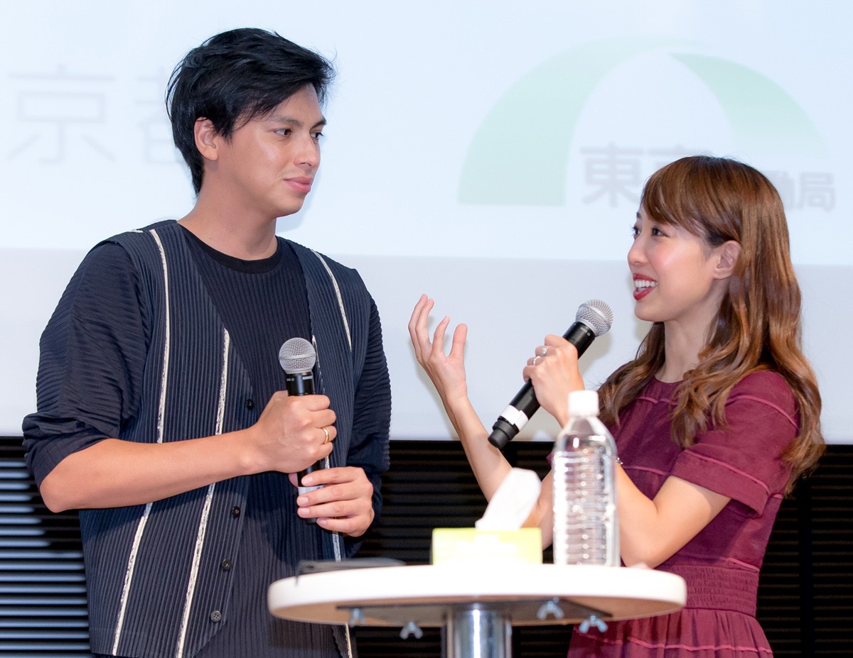『レディGO!Project』イベントに夫婦で登場したアレクサンダー、川崎希