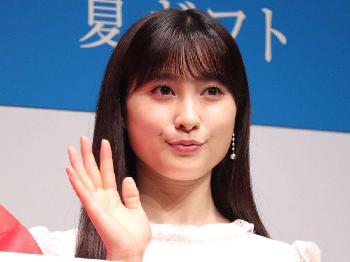 土屋太鳳、ぱっちり瞳の美しい横顔 「きれい」「かわいい」と反響