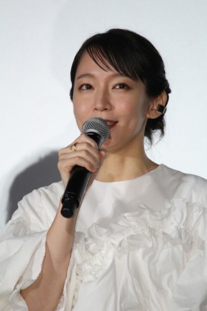 映画『空の青さを知る人よ』公開記念舞台挨拶に登場した吉岡里帆