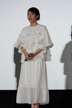 映画『空の青さを知る人よ』公開記念舞台挨拶に登場した吉岡里帆