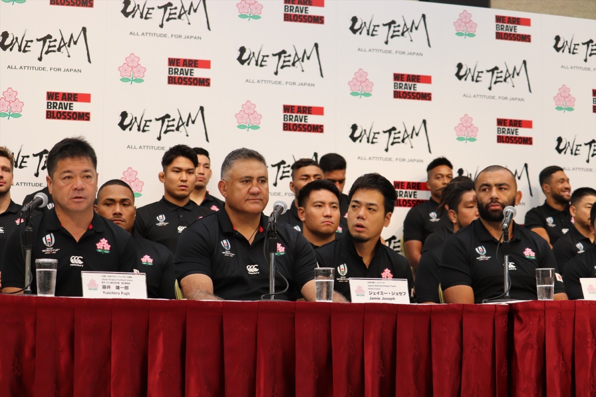 ＜ラグビーW杯＞日本代表が会見　リーチ主将「もう一度感動を届けたい」
