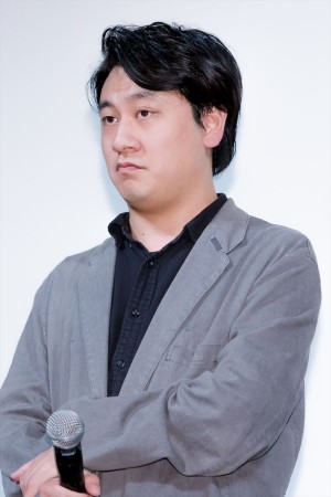 『わたしは光をにぎっている』完成披露試写会に登場した中川龍太郎監督