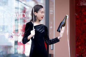 桐谷美玲、「アルマーニ ビューティ KOYO」オープニングセレモニーに登場