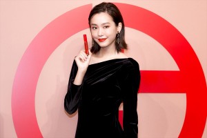 桐谷美玲、「アルマーニ ビューティ KOYO」オープニングセレモニーに登場