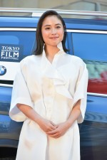 『第32回東京国際映画祭』オープニングレッドカーペットイベントに登場した広瀬アリス
