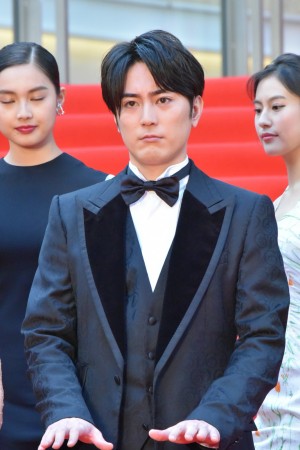 『第32回東京国際映画祭』オープニングレッドカーペットイベントに登場した間宮祥太朗