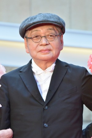 『第32回東京国際映画祭』オープニングレッドカーペットイベントに登場した細野晴臣