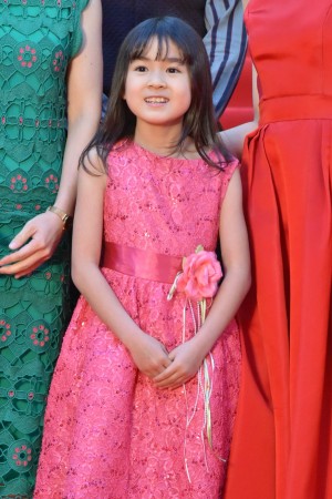 『第32回東京国際映画祭』オープニングレッドカーペットイベントに登場した新津ちせ