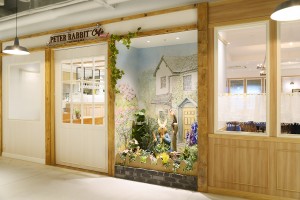 「ピーターラビットカフェ」2号店が横浜ハンマーヘッドにオープン