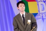 「東京ドラマアウォード 2019」授賞式、主演男優賞を受賞した菅田将暉