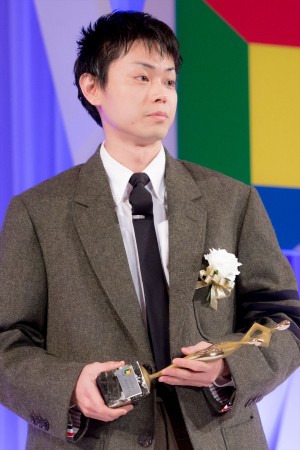 「東京ドラマアウォード 2019」授賞式、主演男優賞を受賞した菅田将暉