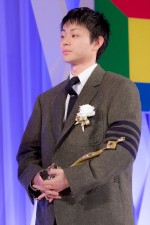 「東京ドラマアウォード 2019」授賞式、主演男優賞を受賞した菅田将暉