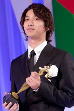 「東京ドラマアウォード 2019」授賞式、助演男優賞を受賞した横浜流星