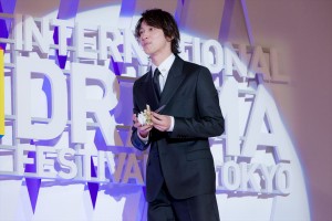 「東京ドラマアウォード 2019」授賞式、助演男優賞を受賞した横浜流星