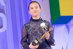 「東京ドラマアウォード 2019」授賞式、主演女優賞を受賞した清原果耶