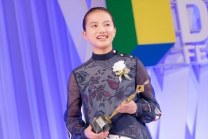 「東京ドラマアウォード 2019」授賞式、主演女優賞を受賞した清原果耶