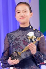 「東京ドラマアウォード 2019」授賞式、主演女優賞を受賞した清原果耶