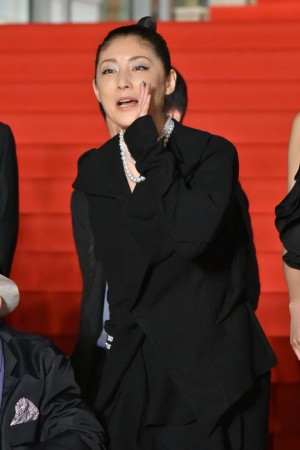 『第32回東京国際映画祭』オープニングレッドカーペットイベントに登場した常盤貴子