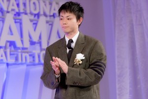 「東京ドラマアウォード 2019」授賞式、主演男優賞を受賞した菅田将暉