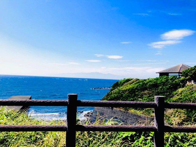 仕事帰りに手ぶらで旅へ！　東京から最も近い島「大島」で贅沢な癒しを