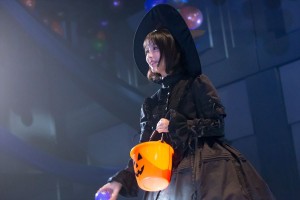 『屍人荘の殺人』ハロウィンイベントに登場した浜辺美波