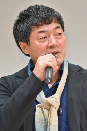 映画『いのちスケッチ』完成披露試写会に登場した瀬木直貴監督