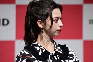 日経トレンディ「2019年ヒット商品ベスト30」「2020年ヒット予測30」先行発表会に登場した中条あやみ