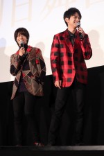 映画『ブラック校則』初日舞台挨拶に登場した（左から）高橋海人、佐藤勝利