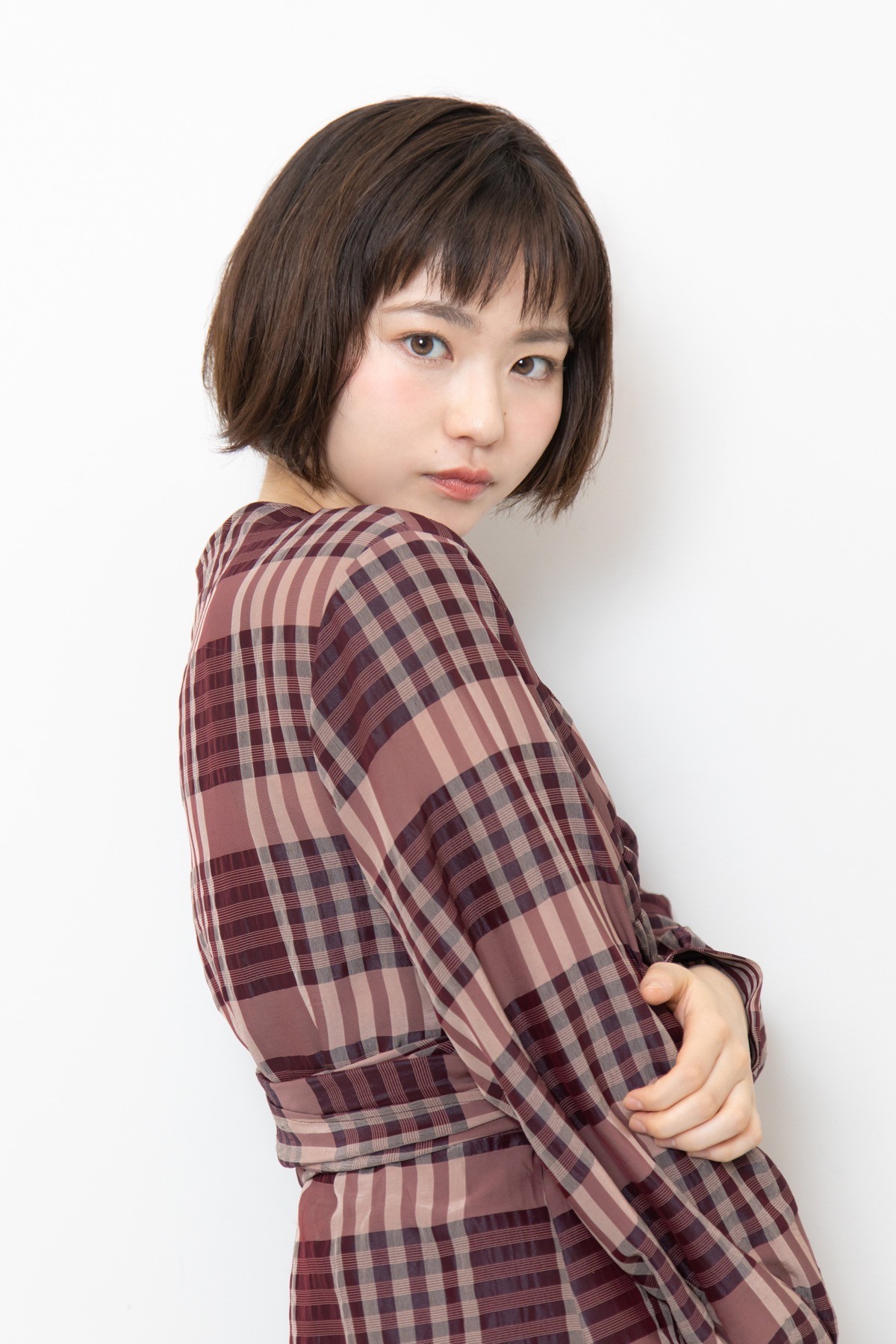 山田杏奈＆大友花恋、役とは“逆”の2人の素顔 　かわいい密着ショットもたっぷり