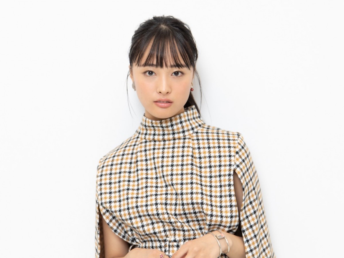 山田杏奈＆大友花恋、役とは“逆”の2人の素顔 　かわいい密着ショットもたっぷり