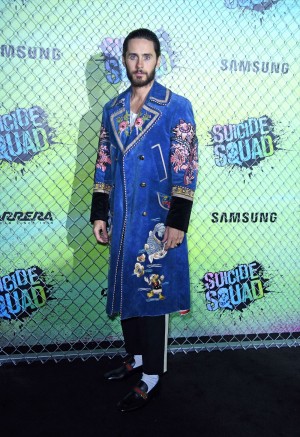 グッチの刺繍デザインをオシャレに着こなすジャレッド・レト。