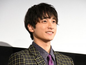映画『“隠れビッチ”やってました。』完成披露舞台挨拶に登場した小関裕太