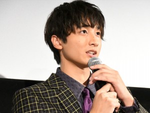 映画『“隠れビッチ”やってました。』完成披露舞台挨拶に登場した小関裕太