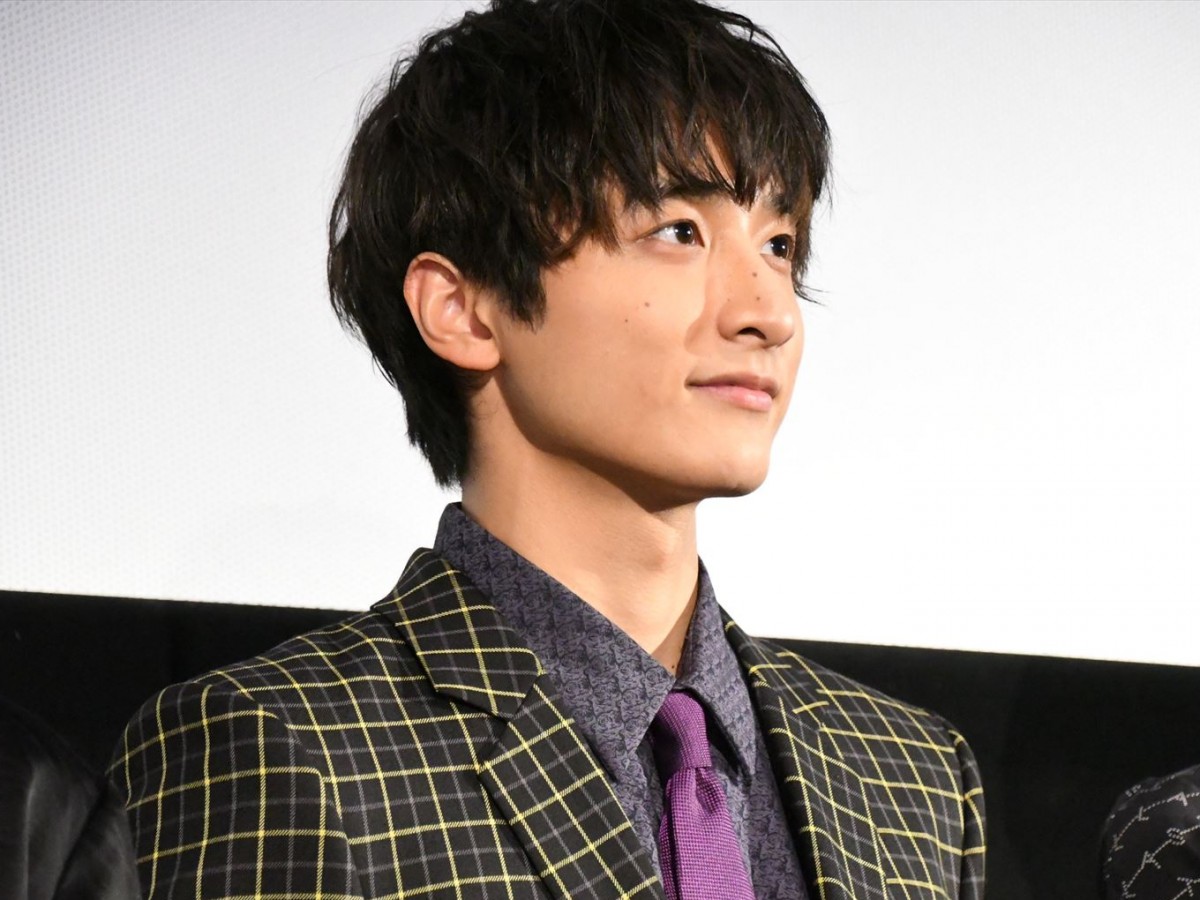 佐久間由衣、初主演映画の完成披露で目をうるませて感激！ 「撮影は終始大変でした」