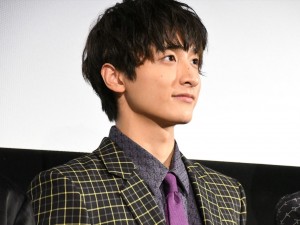 映画『“隠れビッチ”やってました。』完成披露舞台挨拶に登場した小関裕太