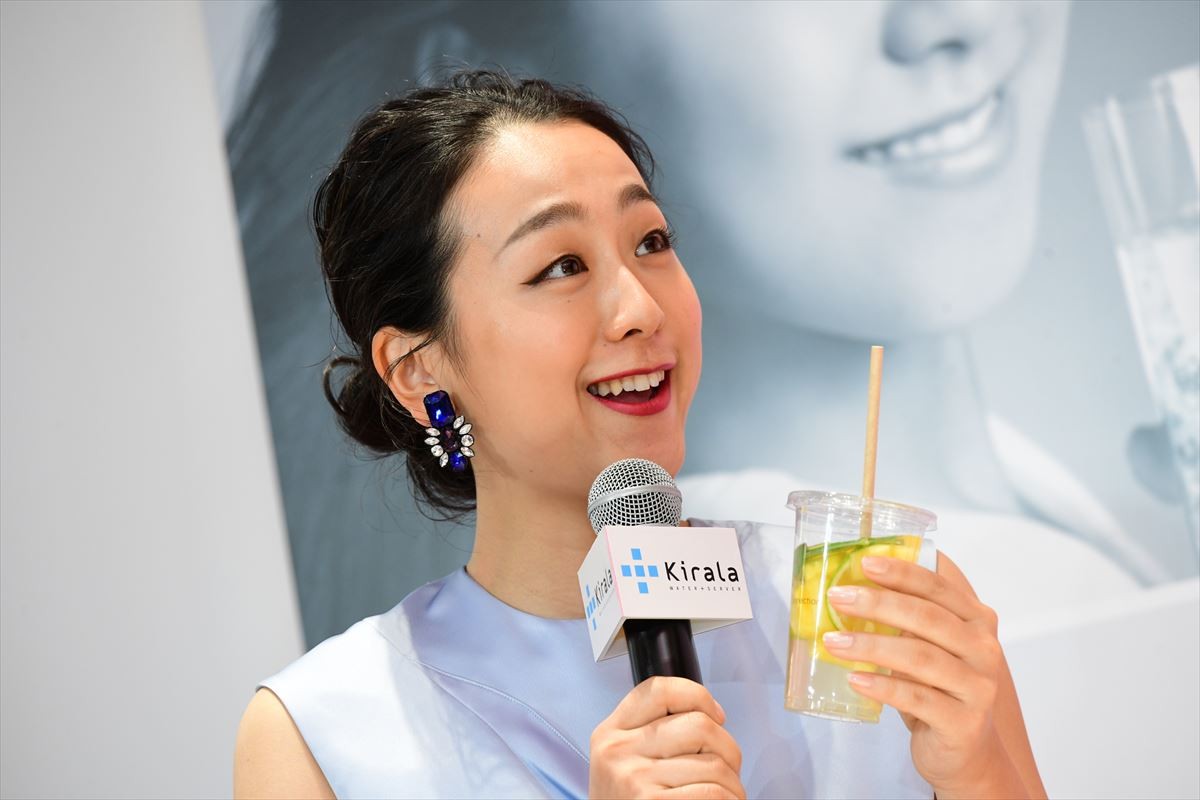 浅田真央＆舞、普段とはひと味ちがう華やかな装いで銀座に登場！