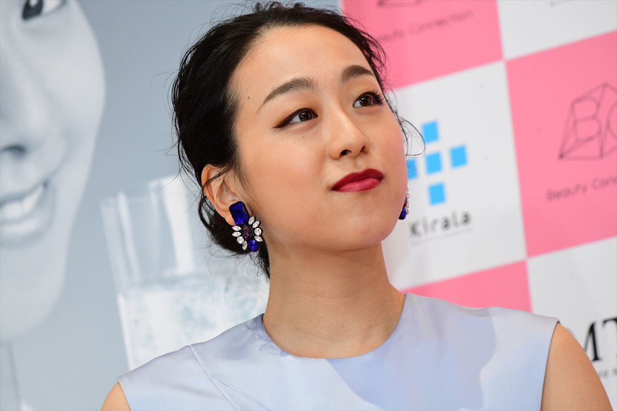 浅田真央＆舞、普段とはひと味ちがう華やかな装いで銀座に登場！
