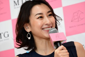 「Beauty Connection Ginza」プレスイベントに登場した浅田舞