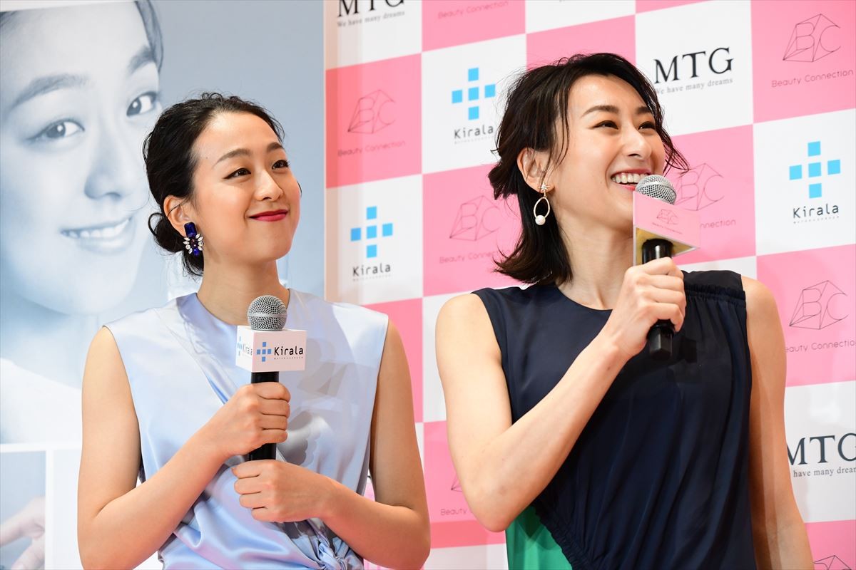 浅田真央＆舞、普段とはひと味ちがう華やかな装いで銀座に登場！
