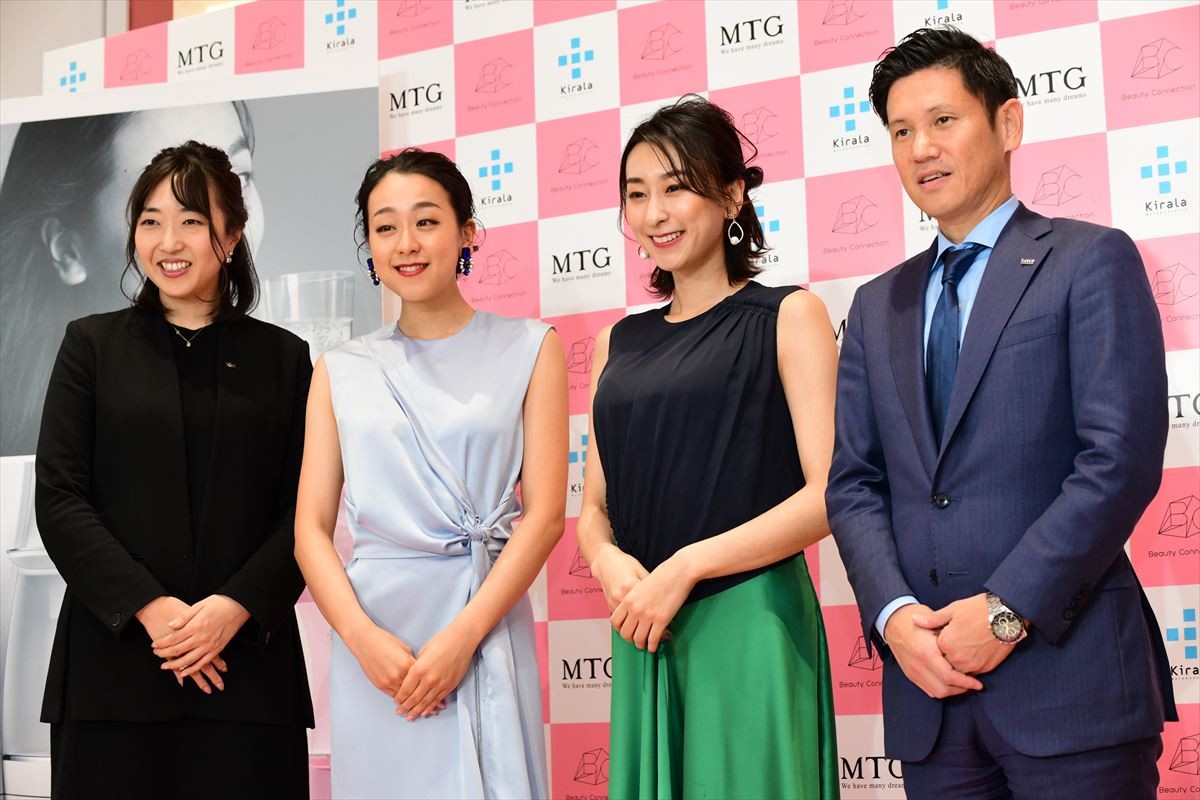 浅田真央＆舞、普段とはひと味ちがう華やかな装いで銀座に登場！