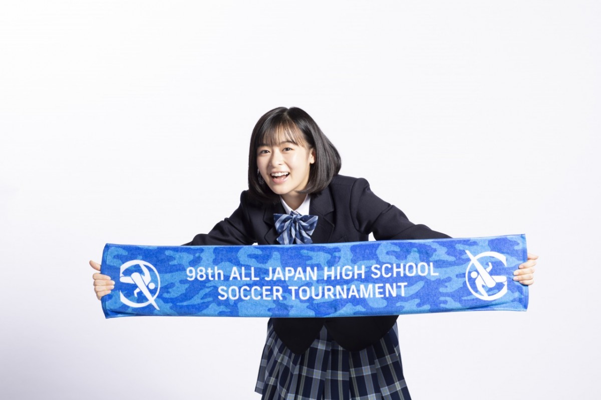 森七菜が制服姿でエール！ 高校サッカー応援マネージャー就任