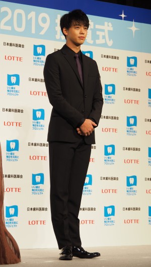 ベストスマイル・オブ・ザ・イヤー2019 授賞式に登場した竹内涼真