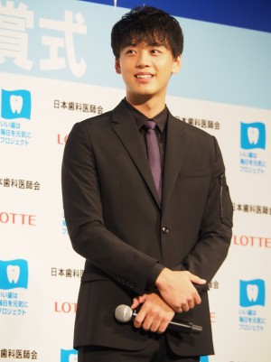 ベストスマイル・オブ・ザ・イヤー2019 授賞式に登場した竹内涼真