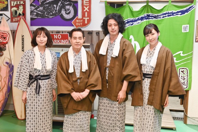 金曜ナイトドラマ『時効警察はじめました』(左から)吉岡里帆、第4話にカメオ出演する加藤茶、主演のオダギリジョー、麻生久美子