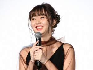 『羊とオオカミの恋と殺人』完成披露舞台挨拶に登場した江野沢愛美